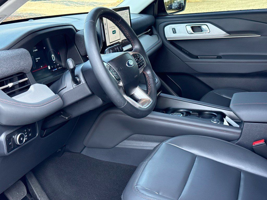 Used 2025 Ford Explorer Active w/ Active Comfort Package AWD/4WD image 21