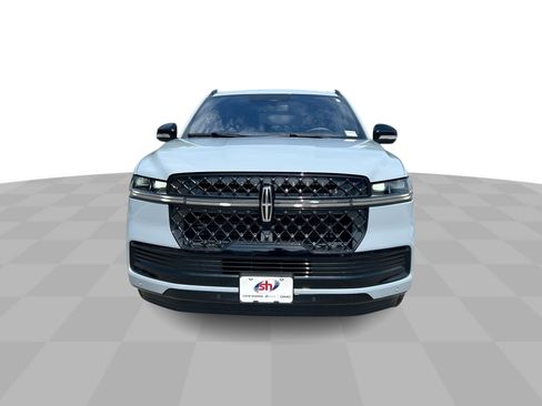 Used 2025 Lincoln Navigator Reserve w/ Jet Appearance Package AWD/4WD image 3
