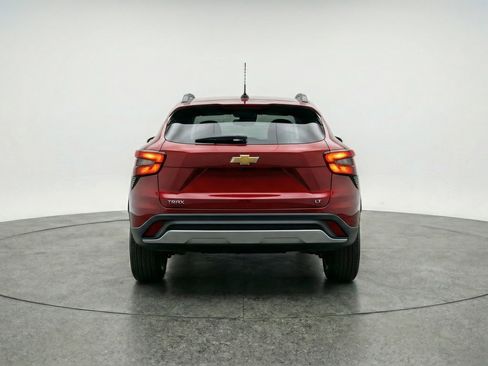 Used 2025 Chevrolet Trax LT FWD image 7