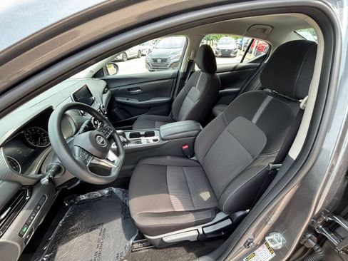 Used 2025 Nissan Sentra SV FWD image 33