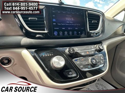 Used 2017 Chrysler Pacifica Touring Plus w/ Tire & Wheel Group FWD image 18