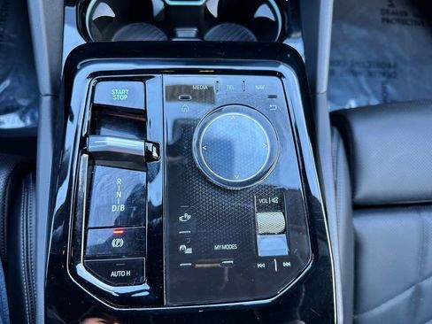 Used 2025 BMW i5 xDrive40 image 18