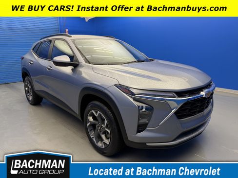 Used 2024 Chevrolet Trax LT w/ Driver Confidence Package FWD image 1