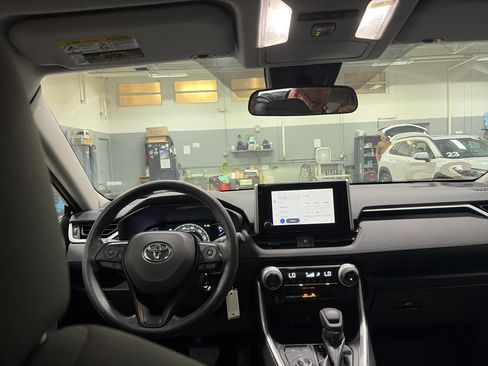 Used 2025 Toyota RAV4 LE AWD/4WD image 24