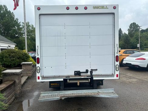 Used 2018 Chevrolet Express 3500 w/ Driver Convenience Package image 5