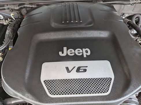 Used 2014 Jeep Wrangler Unlimited Sahara w/ Connectivity Group AWD/4WD image 21