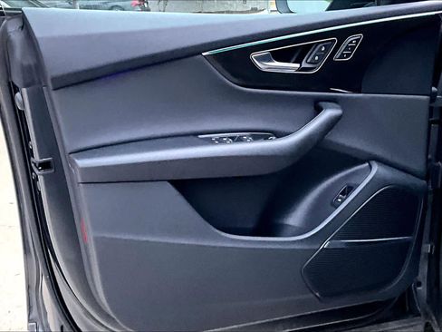 Used 2019 Audi Q8 Premium Plus w/ Premium Plus AWD/4WD image 22