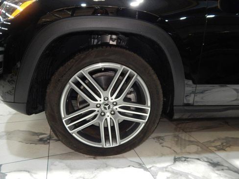 Used 2024 Mercedes-Benz GLS 450 4MATIC image 11