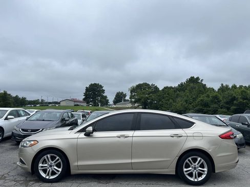 Used 2018 Ford Fusion SE FWD image 4