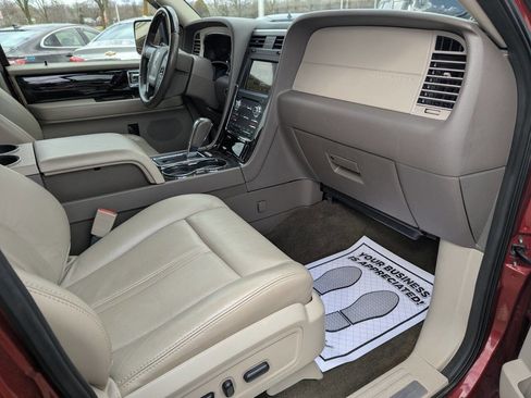 Used 2016 Lincoln Navigator Select image 10