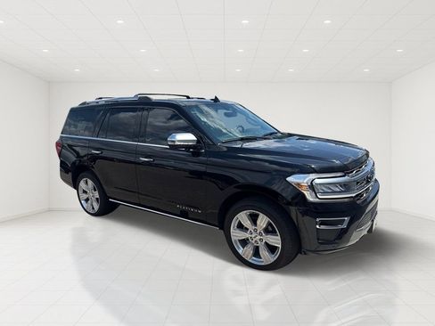 Used 2024 Ford Expedition Platinum AWD/4WD image 2