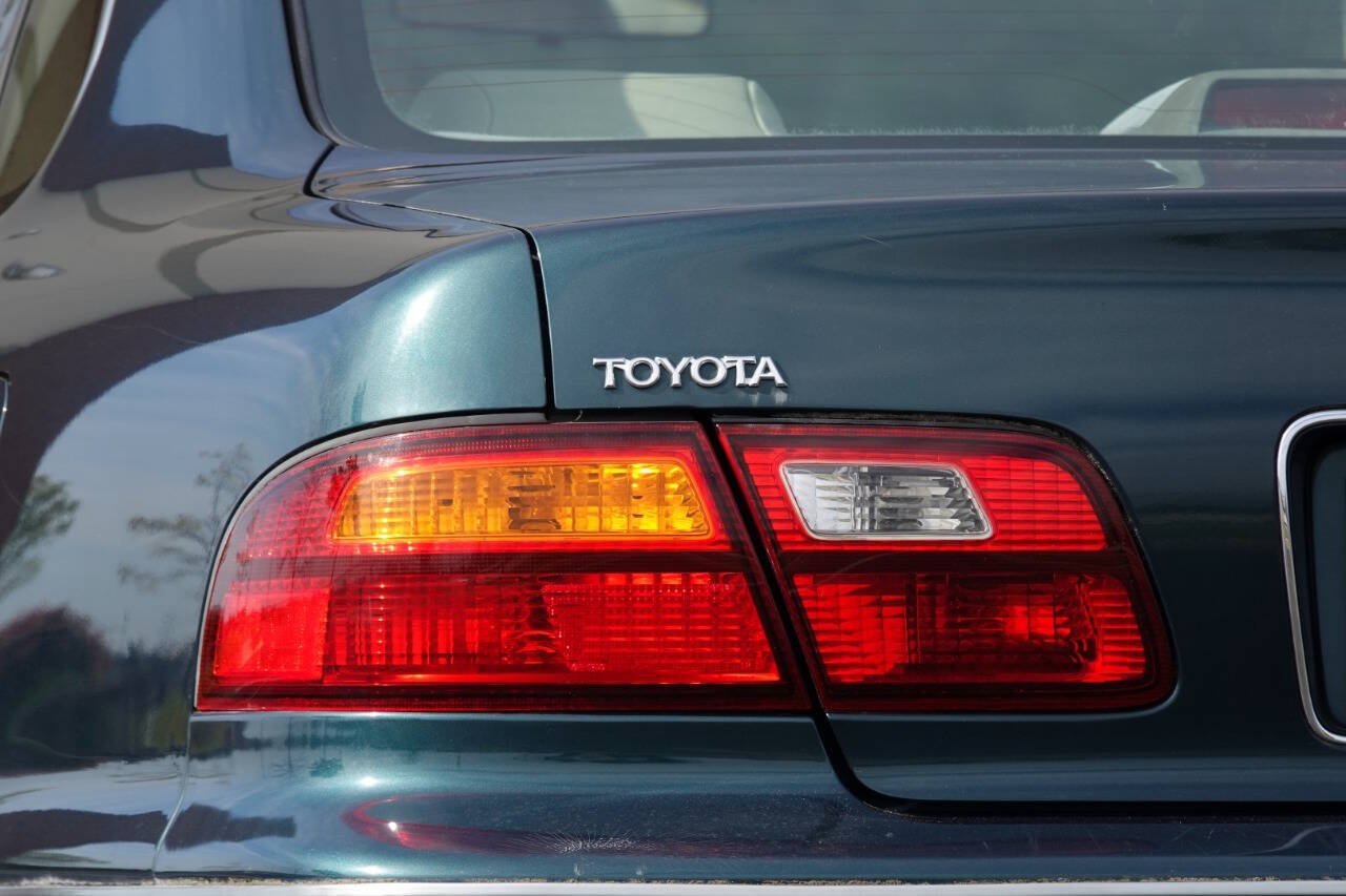 Used 1999 Toyota Avalon XLS FWD image 25
