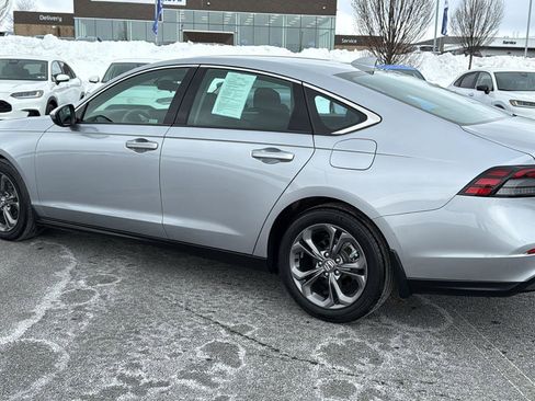 Used 2023 Honda Accord EX image 11