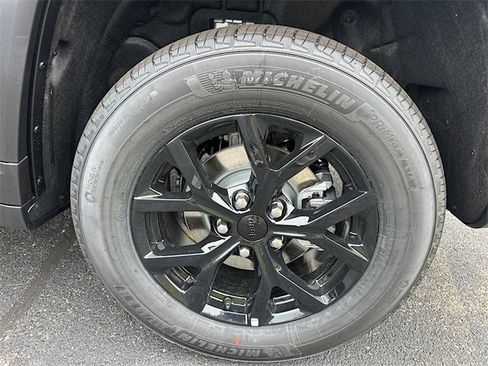 New 2025 Jeep Grand Cherokee Altitude image 24