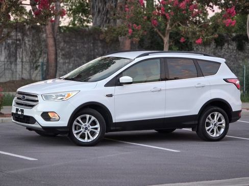 Used 2018 Ford Escape SE FWD image 14