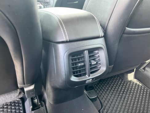 Used 2022 Jeep Cherokee Latitude AWD/4WD image 32