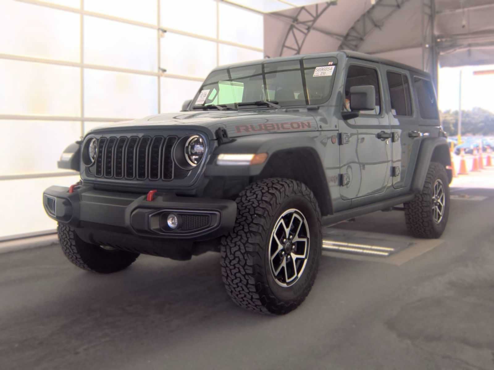 Used 2025 Jeep Wrangler Unlimited Rubicon w/ Convenience Group AWD/4WD image 3