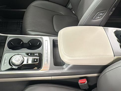 New 2026 Kia Carnival EX FWD image 34