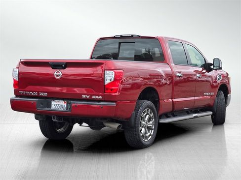 Used 2019 Nissan Titan SV w/ SV Convenience Package image 4