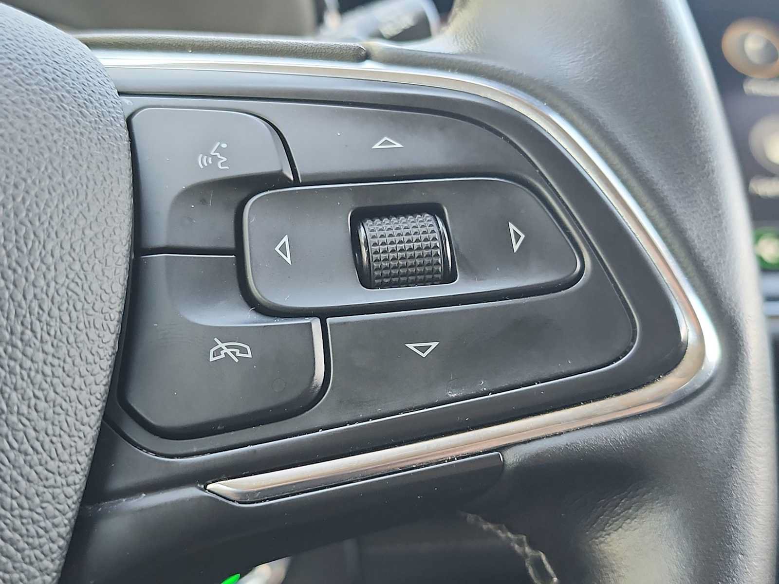 Used 2023 Buick Envision Essence w/ Sport Touring Package AWD/4WD image 28