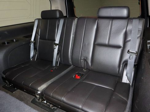 Used 2011 Chevrolet Suburban LT image 21