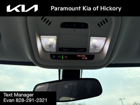 Used 2021 Chevrolet Traverse LT image 31