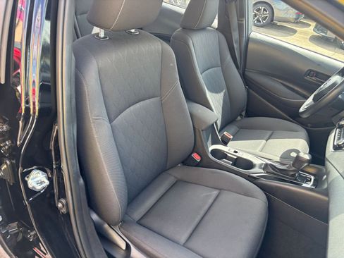 Used 2025 Toyota Corolla LE FWD image 34