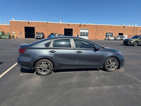 Used 2022 Kia Forte LXS FWD image 4