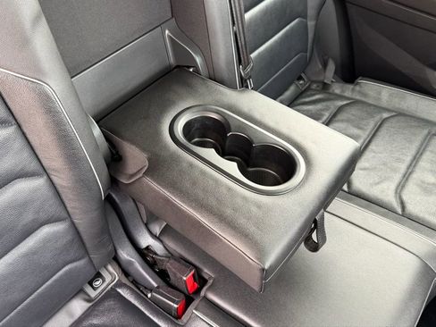 Used 2018 Volkswagen Tiguan SEL Premium image 27