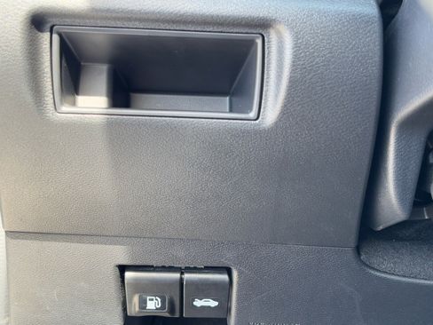 Certified 2025 Nissan Versa SV image 28