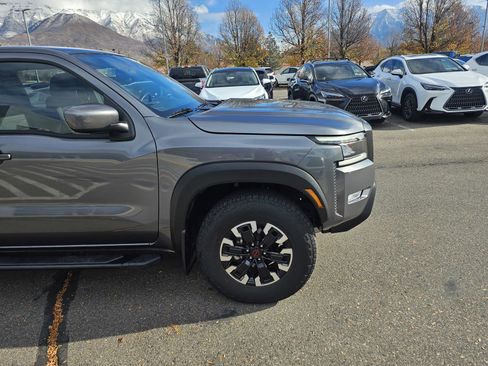 Used 2024 Nissan Frontier PRO-4X w/ Technology Package image 10