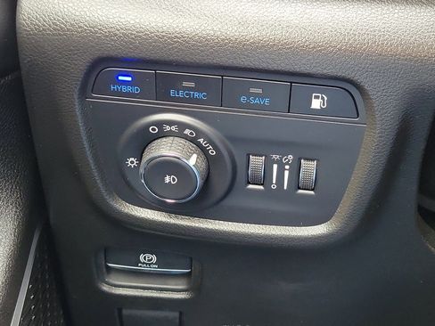 Used 2023 Jeep Grand Cherokee Trailhawk w/ Advanced Protech Group II AWD/4WD image 11
