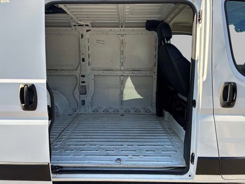 Used 2025 RAM ProMaster 2500 w/ Convenience Group FWD image 11