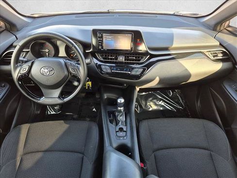 Used 2018 Toyota C-HR XLE FWD image 16