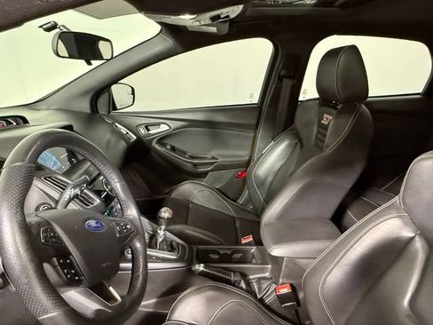 Used 2016 Ford Focus ST w/ Equipment Group 402A FWD image 30