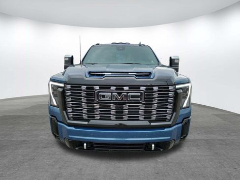 Used 2025 GMC Sierra 2500 Denali Ultimate AWD/4WD image 2
