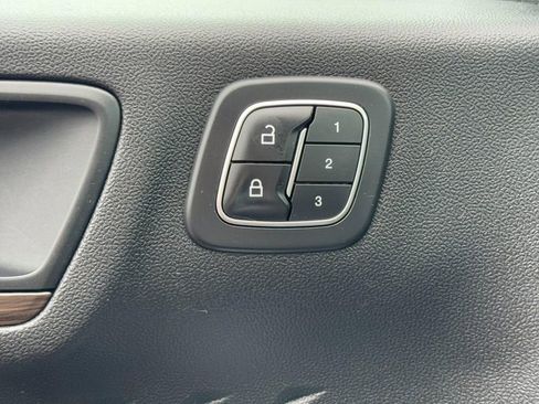 Used 2020 Ford Escape Titanium image 17