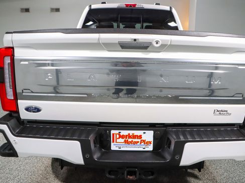 Used 2024 Ford F250 Platinum w/ FX4 Off-Road Package image 8