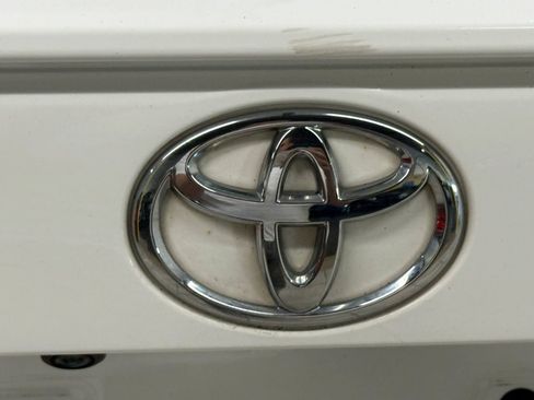 Used 2019 Toyota RAV4 LE w/ Carpet Mat Package AWD/4WD image 14