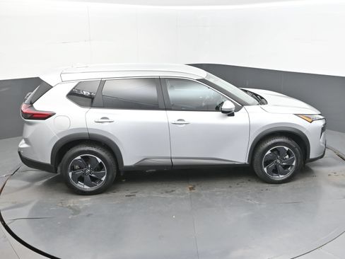 Used 2025 Nissan Rogue SV AWD/4WD image 35