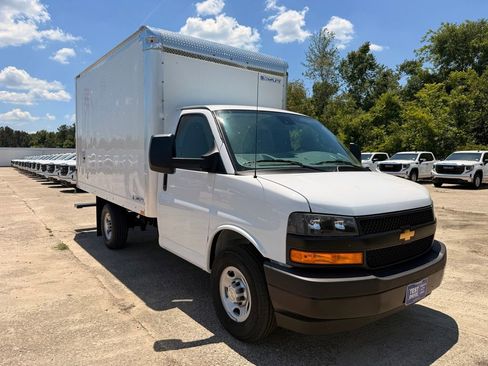 New 2026 Chevrolet Express 3500 w/ Power Convenience Package RWD image 9
