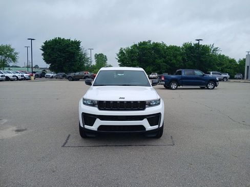 New 2026 Jeep Grand Cherokee Altitude image 3