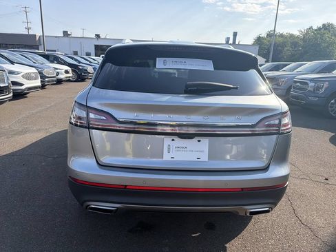 Certified 2022 Lincoln Nautilus Reserve w/ Luxury Package AWD/4WD image 4