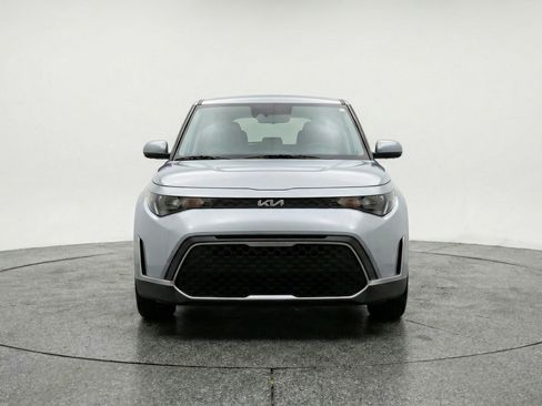 Used 2025 Kia Soul LX w/ LX Technology Package FWD image 2