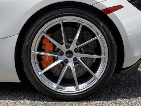 Used 2020 McLaren 720S Spider RWD image 31