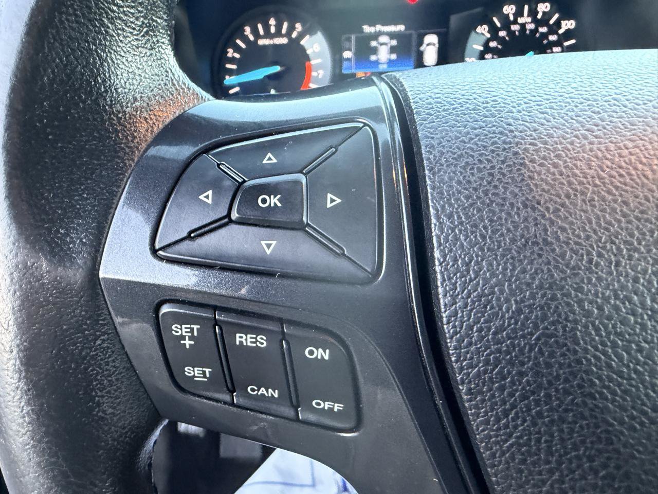 Used 2017 Ford Explorer XLT AWD/4WD image 29