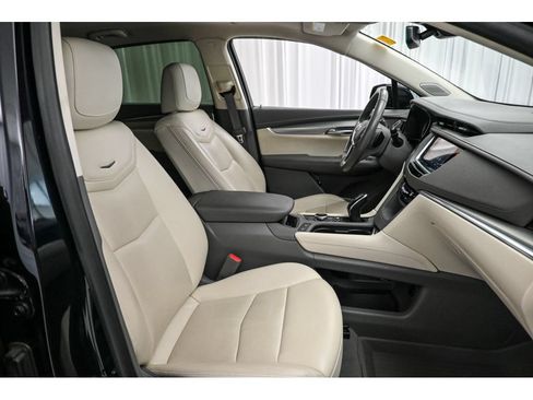 Certified 2022 Cadillac XT5 Premium Luxury FWD image 19