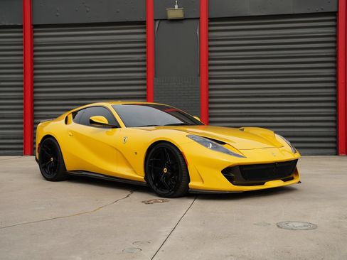 Used 2019 Ferrari 812 Superfast RWD image 58