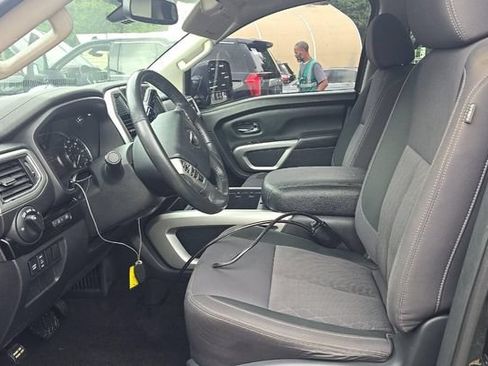 Used 2020 Nissan Titan SV w/ SV Convenience Package RWD image 10