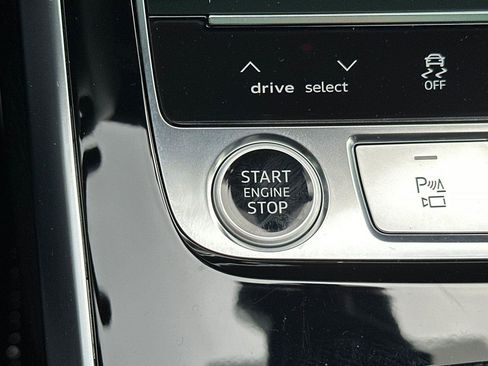 Certified 2025 Audi Q8 Prestige w/ Prestige Package image 23